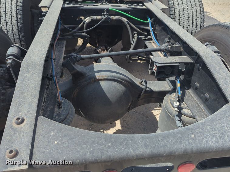 image for item NW9512 2021 Freightliner Cascadia 126 semi truck