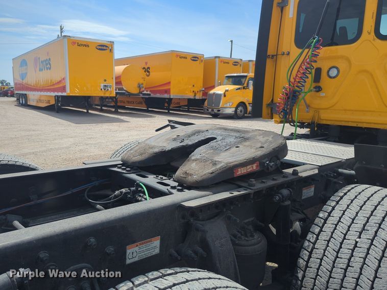 image for item NW9512 2021 Freightliner Cascadia 126 semi truck