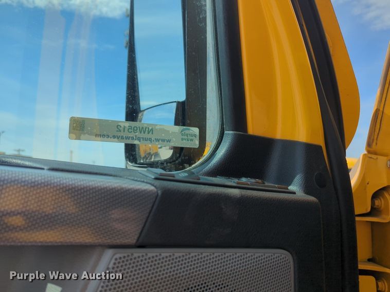 image for item NW9512 2021 Freightliner Cascadia 126 semi truck