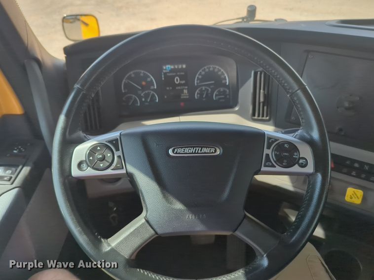 image for item NW9512 2021 Freightliner Cascadia 126 semi truck