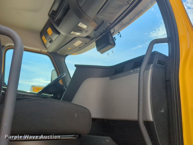 image for item NW9512 2021 Freightliner Cascadia 126 semi truck