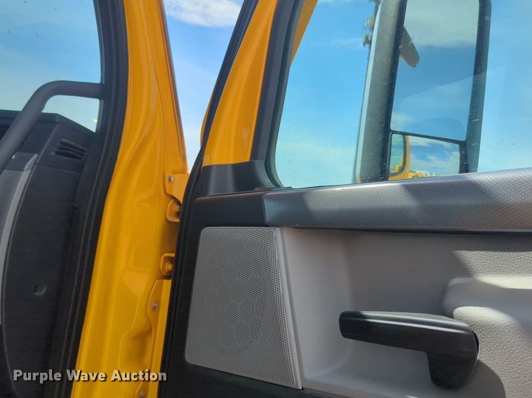 image for item NW9512 2021 Freightliner Cascadia 126 semi truck