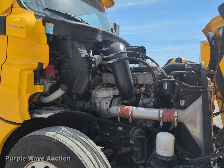 image for item NW9512 2021 Freightliner Cascadia 126 semi truck