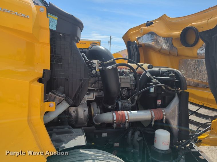 image for item NW9512 2021 Freightliner Cascadia 126 semi truck