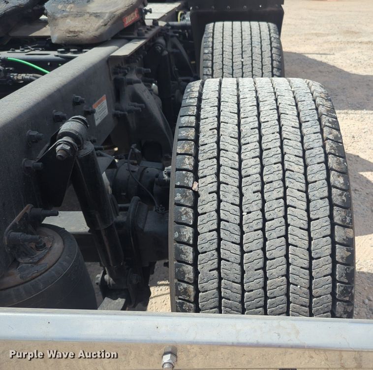 image for item NW9512 2021 Freightliner Cascadia 126 semi truck