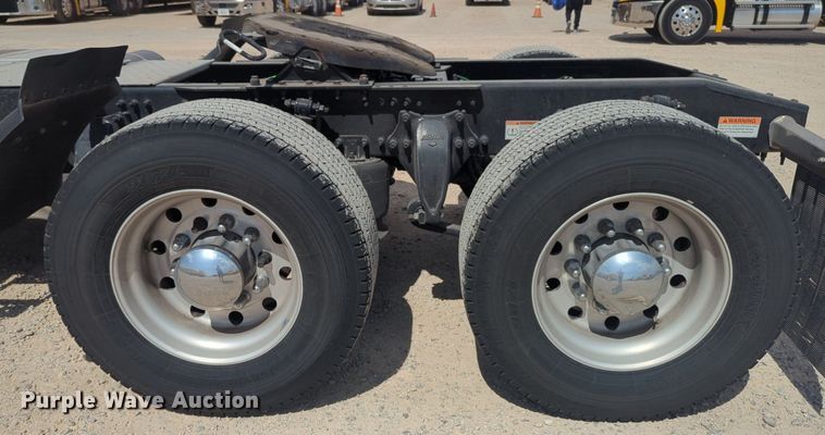 image for item NW9512 2021 Freightliner Cascadia 126 semi truck