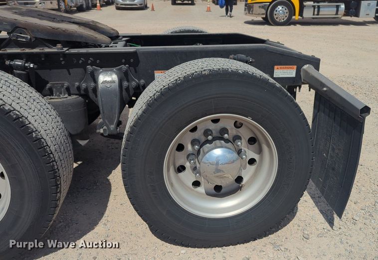 image for item NW9512 2021 Freightliner Cascadia 126 semi truck