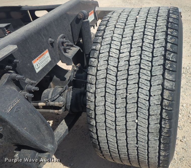 image for item NW9512 2021 Freightliner Cascadia 126 semi truck