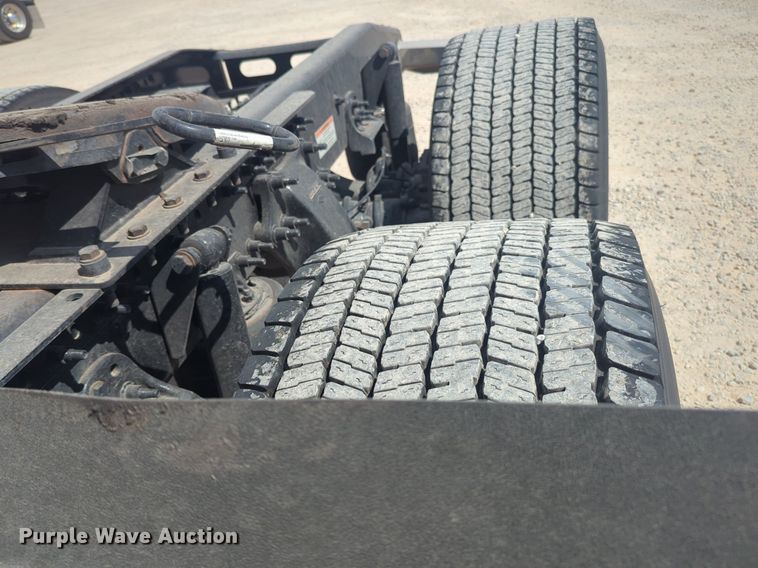 image for item NW9512 2021 Freightliner Cascadia 126 semi truck