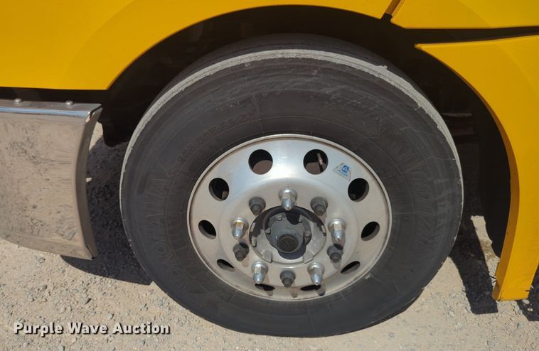 image for item NW9512 2021 Freightliner Cascadia 126 semi truck