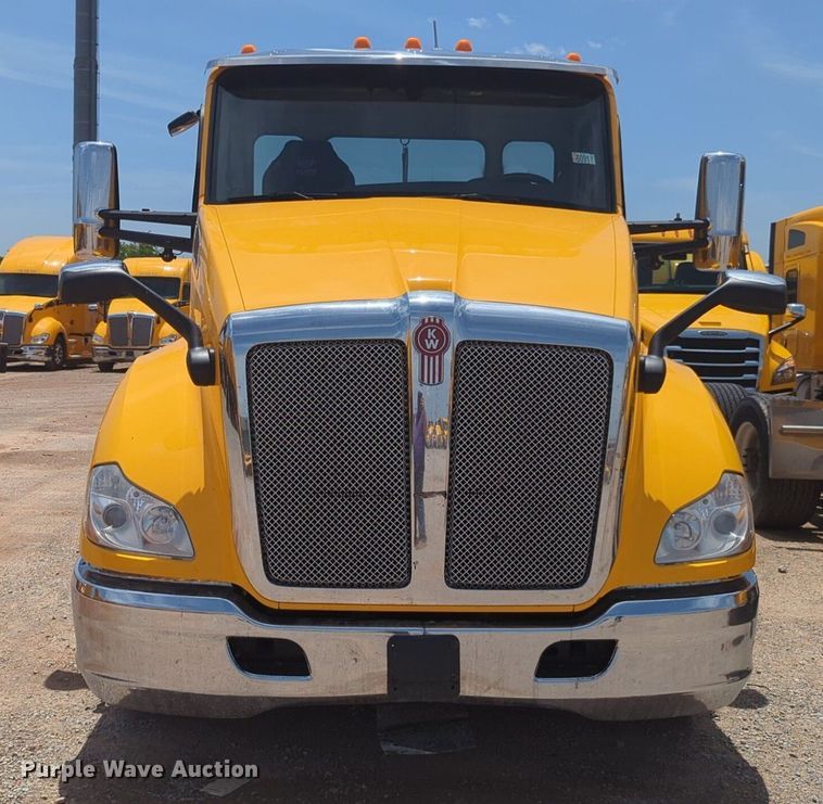 image for item NW9514 2022 Kenworth T680 semi truck