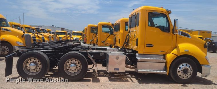 image for item NW9514 2022 Kenworth T680 semi truck