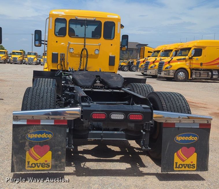 image for item NW9514 2022 Kenworth T680 semi truck