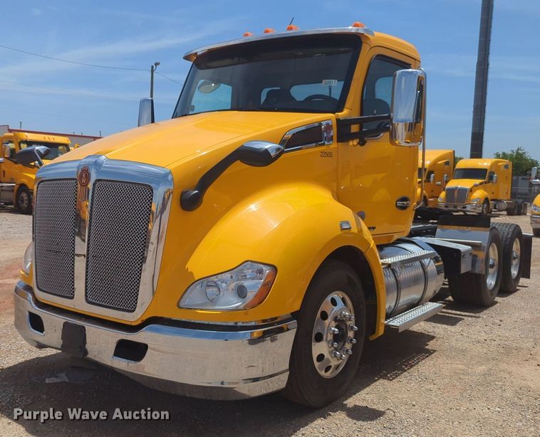 image for item NW9514 2022 Kenworth T680 semi truck