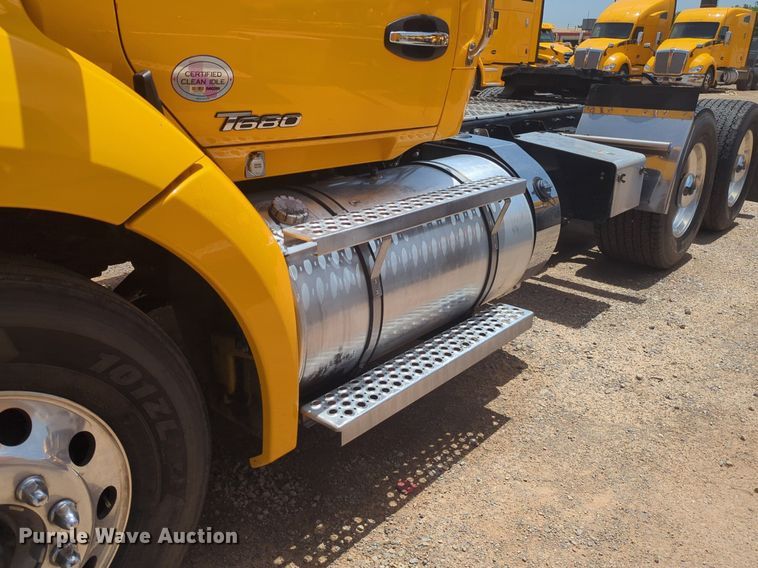 image for item NW9514 2022 Kenworth T680 semi truck