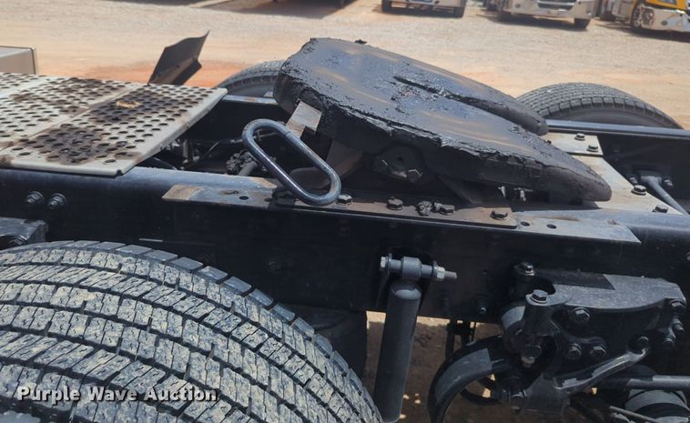 image for item NW9514 2022 Kenworth T680 semi truck