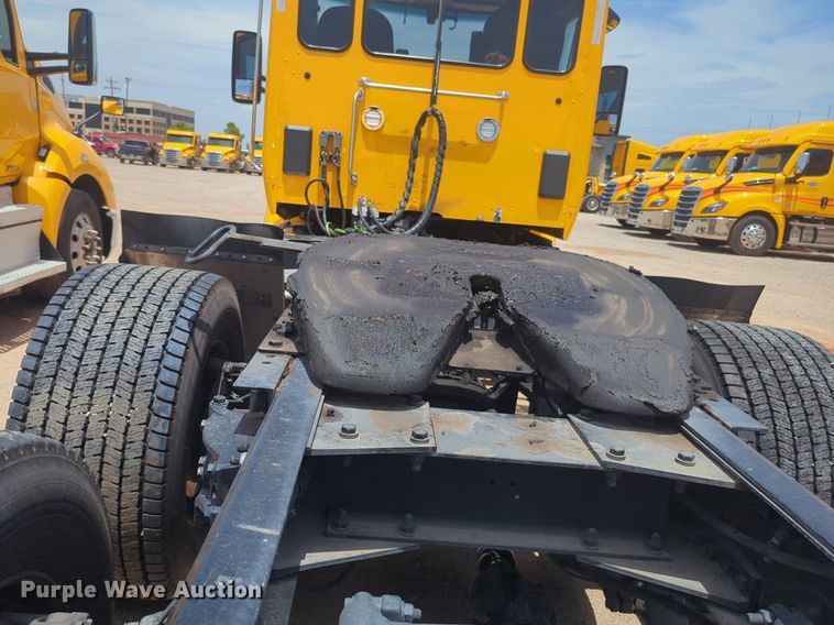 image for item NW9514 2022 Kenworth T680 semi truck