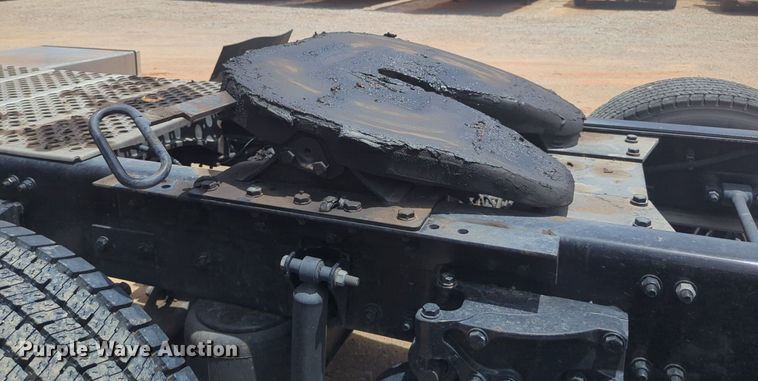 image for item NW9514 2022 Kenworth T680 semi truck