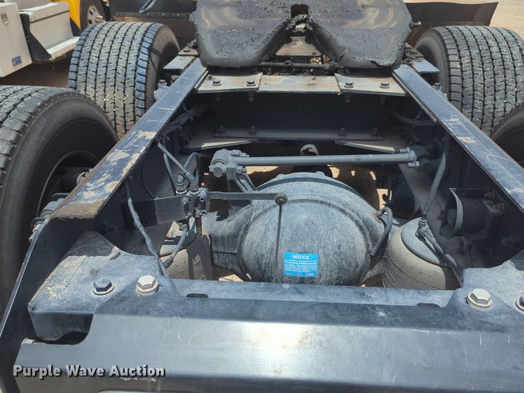 image for item NW9514 2022 Kenworth T680 semi truck