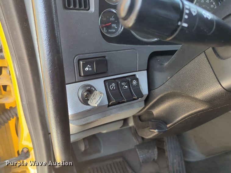 image for item NW9514 2022 Kenworth T680 semi truck