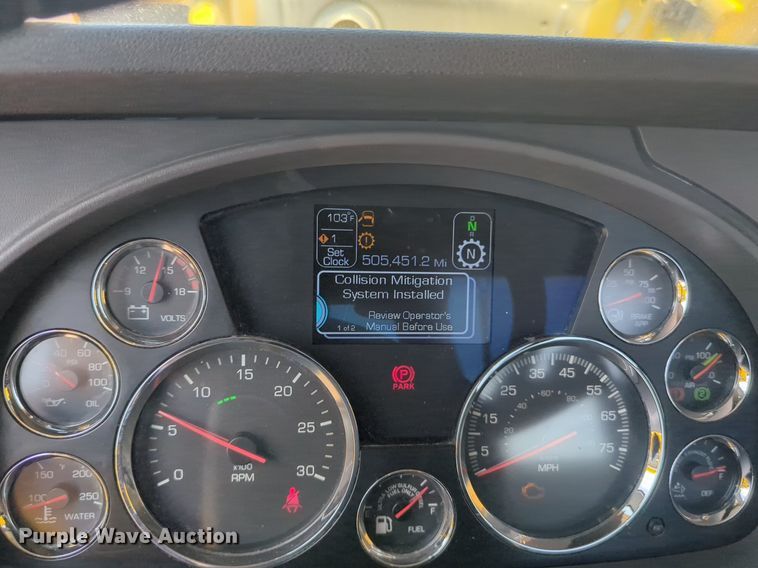 image for item NW9514 2022 Kenworth T680 semi truck