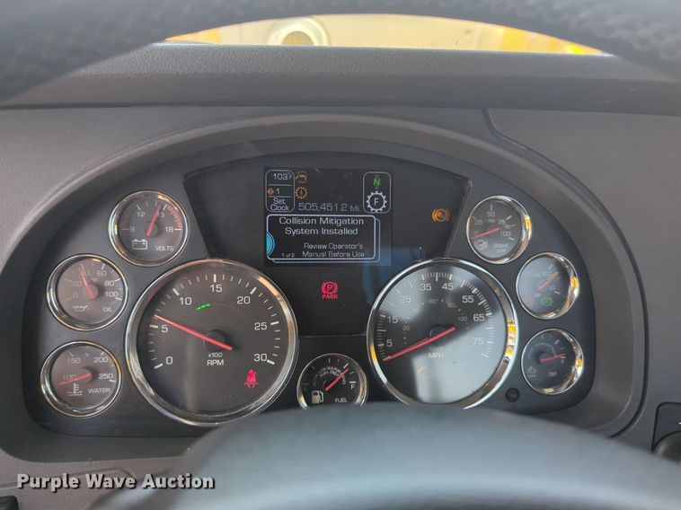 image for item NW9514 2022 Kenworth T680 semi truck