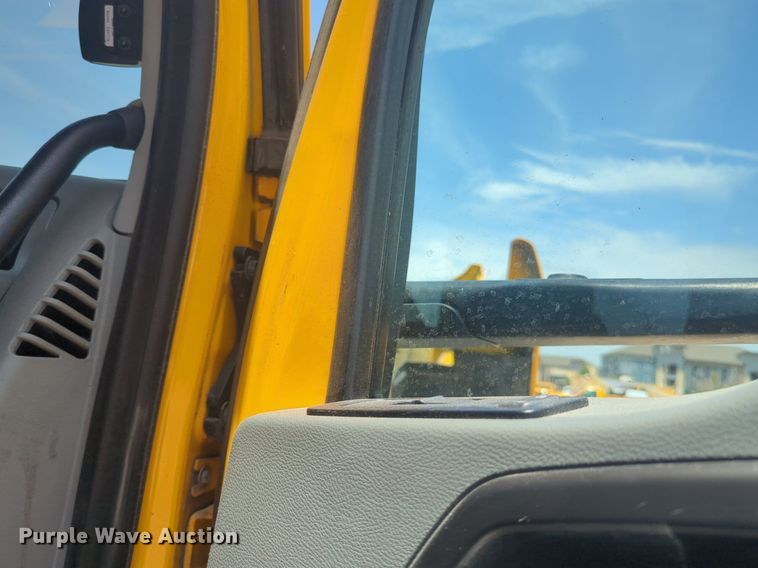 image for item NW9514 2022 Kenworth T680 semi truck