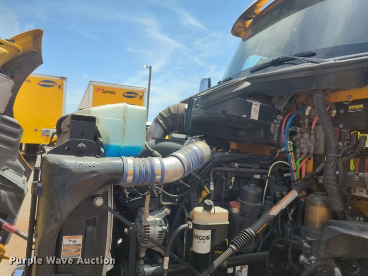 image for item NW9514 2022 Kenworth T680 semi truck