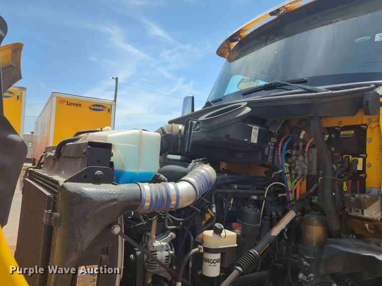 image for item NW9514 2022 Kenworth T680 semi truck