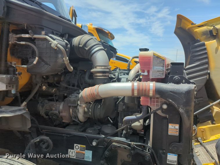 image for item NW9514 2022 Kenworth T680 semi truck