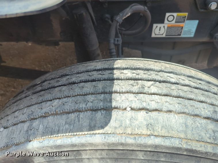 image for item NW9514 2022 Kenworth T680 semi truck