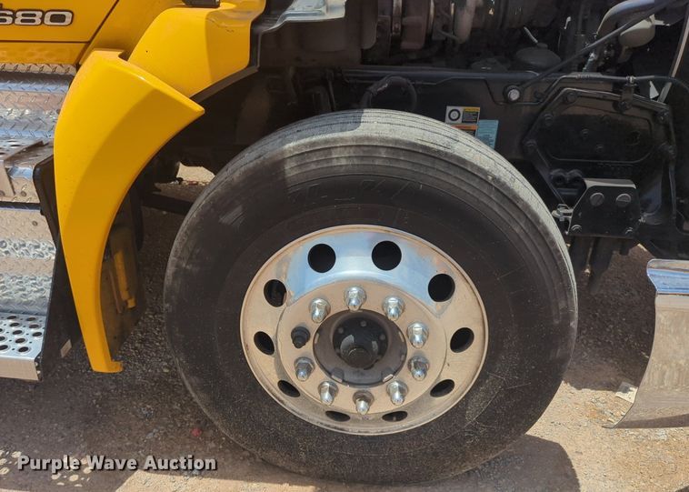 image for item NW9514 2022 Kenworth T680 semi truck