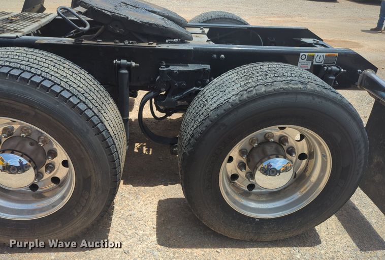 image for item NW9514 2022 Kenworth T680 semi truck