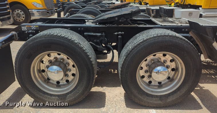 image for item NW9514 2022 Kenworth T680 semi truck