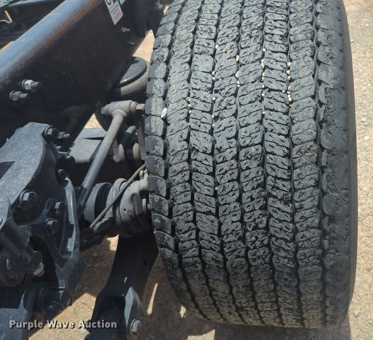 image for item NW9514 2022 Kenworth T680 semi truck