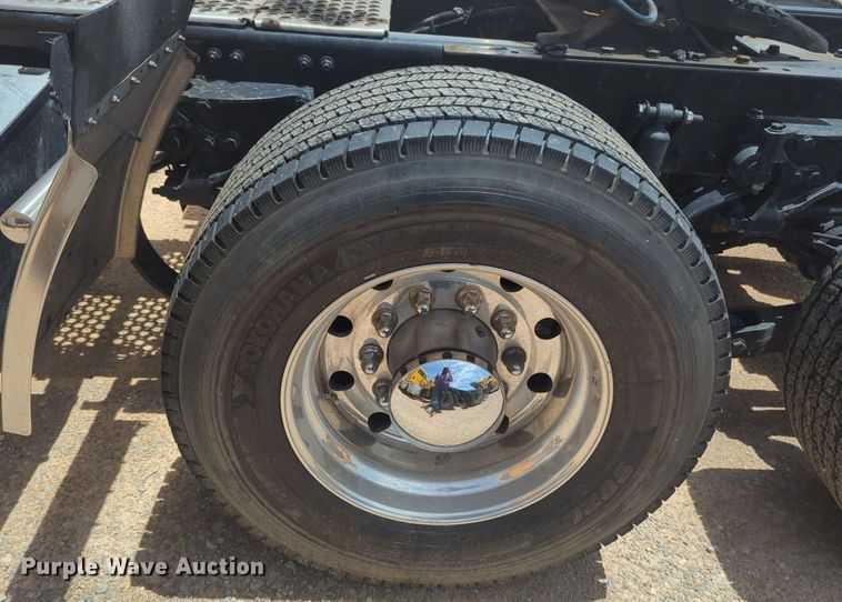 image for item NW9514 2022 Kenworth T680 semi truck