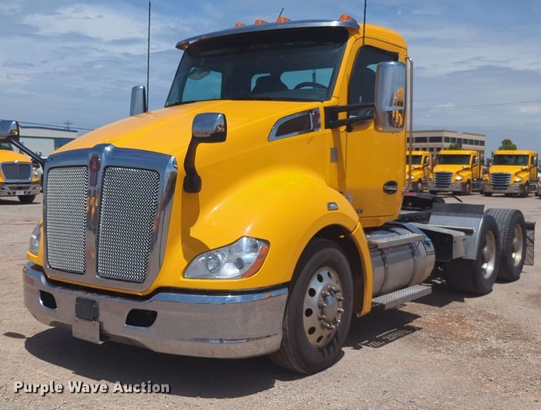 image for item NW9515 2021 Kenworth T680 semi truck