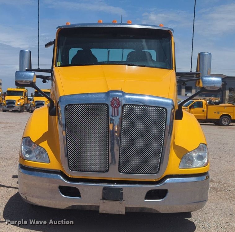 image for item NW9515 2021 Kenworth T680 semi truck
