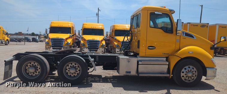 image for item NW9515 2021 Kenworth T680 semi truck