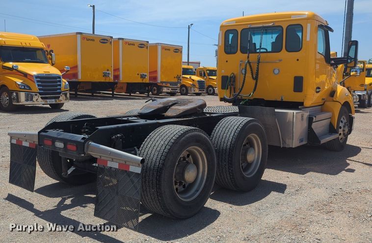 image for item NW9515 2021 Kenworth T680 semi truck