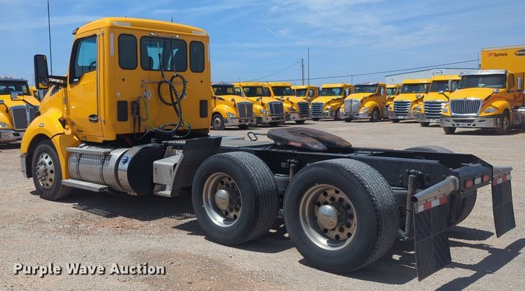 image for item NW9515 2021 Kenworth T680 semi truck