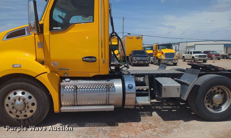 image for item NW9515 2021 Kenworth T680 semi truck