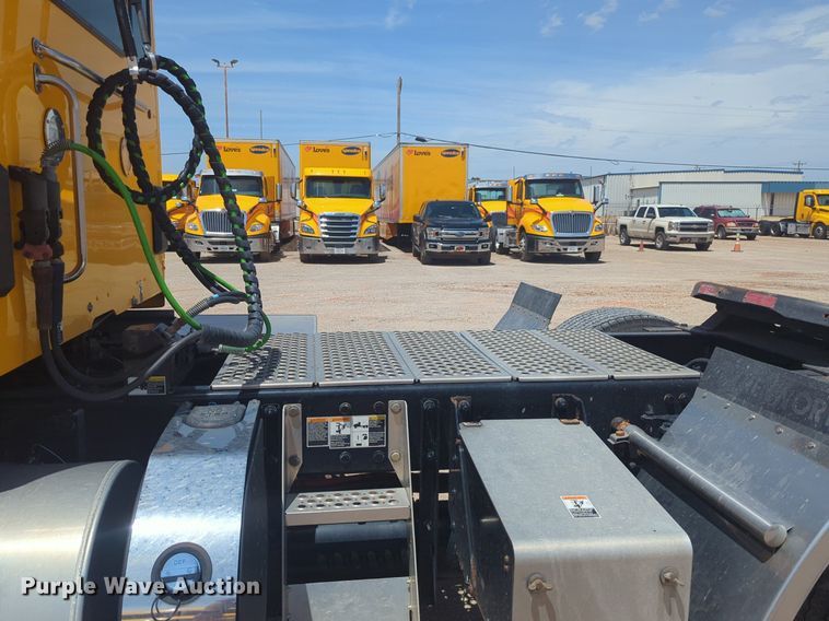 image for item NW9515 2021 Kenworth T680 semi truck