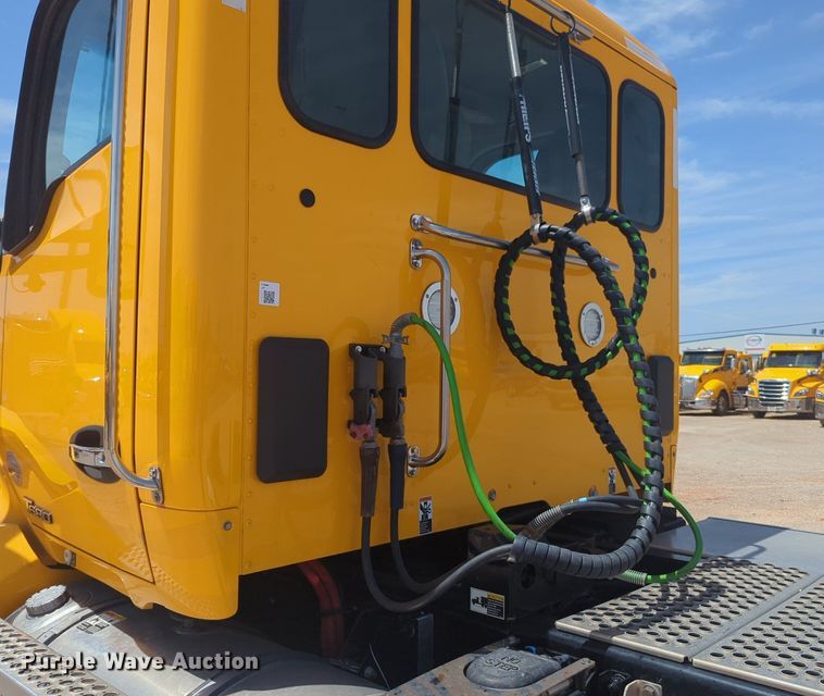 image for item NW9515 2021 Kenworth T680 semi truck