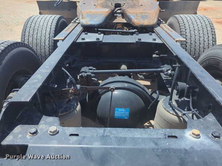 image for item NW9515 2021 Kenworth T680 semi truck