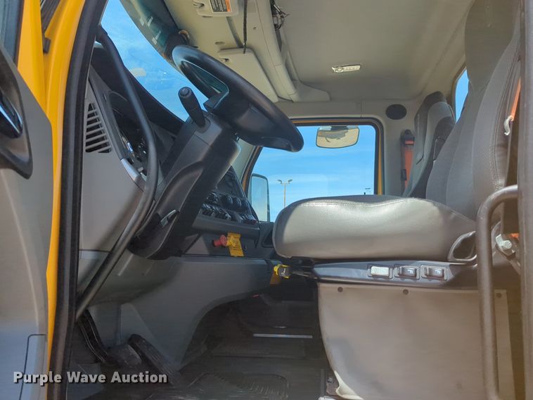 image for item NW9515 2021 Kenworth T680 semi truck