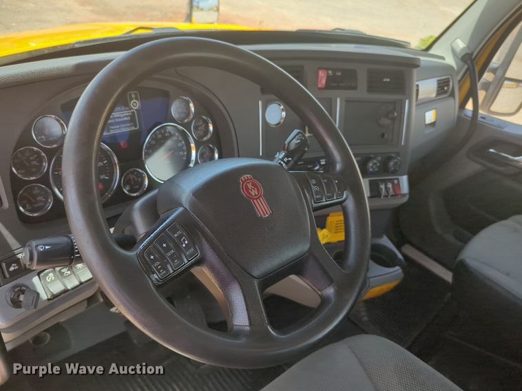 image for item NW9515 2021 Kenworth T680 semi truck
