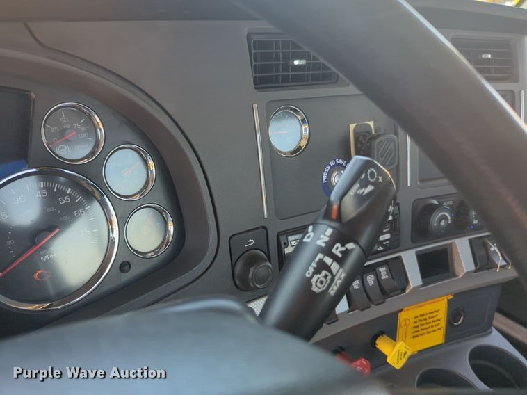 image for item NW9515 2021 Kenworth T680 semi truck