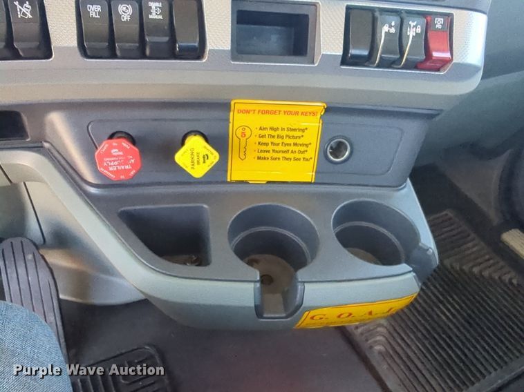 image for item NW9515 2021 Kenworth T680 semi truck