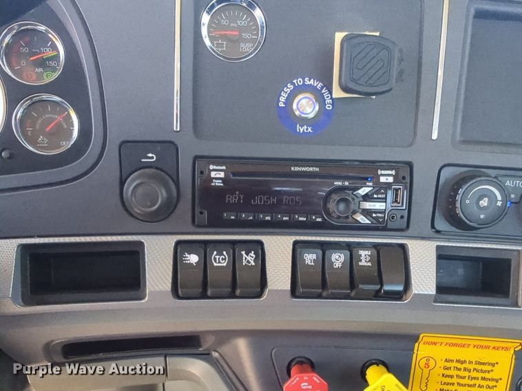 image for item NW9515 2021 Kenworth T680 semi truck